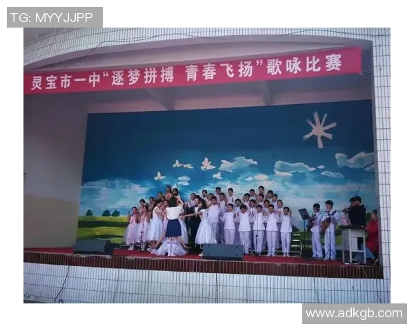 十二位足球明星联手谱写动人旋律传递激情与梦想的歌曲
